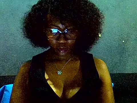 PreettyTee online show from July 17, 1:45 am