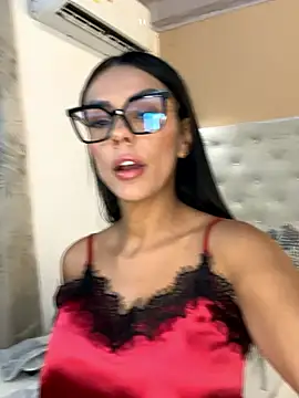 SofhiaTaylor online show from January 9, 1:30 am