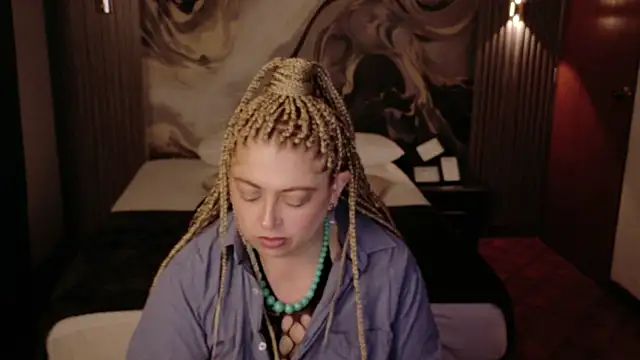 MilfArlet online show from March 18, 2:42 pm