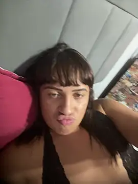 Snapshot of larysinha chatting on February 10, 12:37 am larysinha online show from February 10, 12:37 am