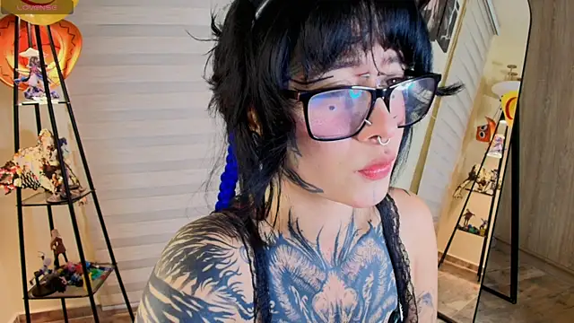 Snapshot of AryRousse chatting on March 22, 2:37 am AryRousse online show from March 22, 2:37 am