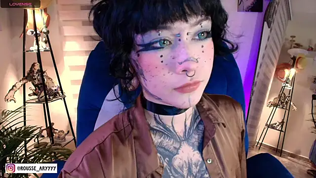 Snapshot of AryRousse chatting on June 10, 4:01 am AryRousse online show from June 10, 4:01 am