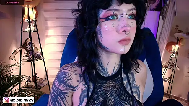 Snapshot of AryRousse chatting on June 12, 4:44 am AryRousse online show from June 12, 4:44 am