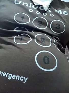 chocolateyboy77 online show from November 29, 4:43 pm