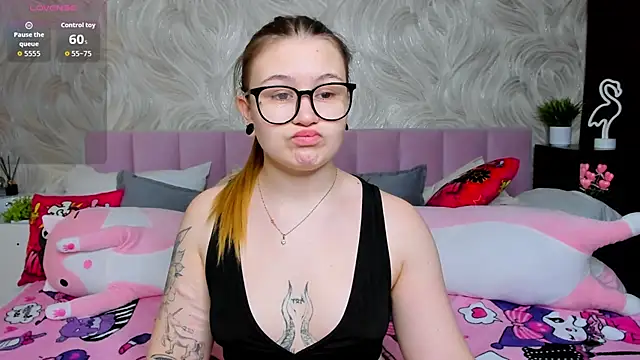 Snapshot of MilanaXHoney chatting on January 16, 1:20 am MilanaXHoney online show from January 16, 1:20 am