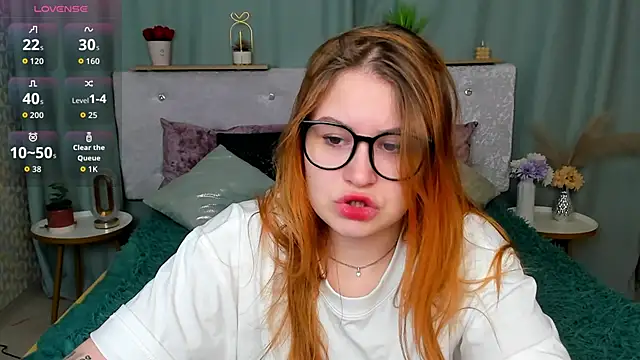 Snapshot of MilanaXHoney chatting on February 4, 12:49 am MilanaXHoney online show from February 4, 12:49 am