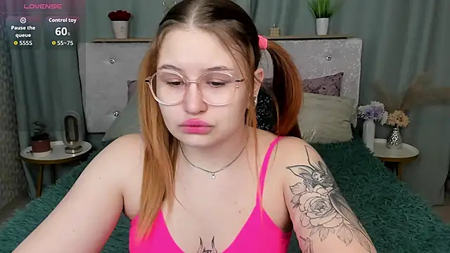 Snapshot of MilanaXHoney chatting on February 8, 12:47 am MilanaXHoney online show from February 8, 12:47 am