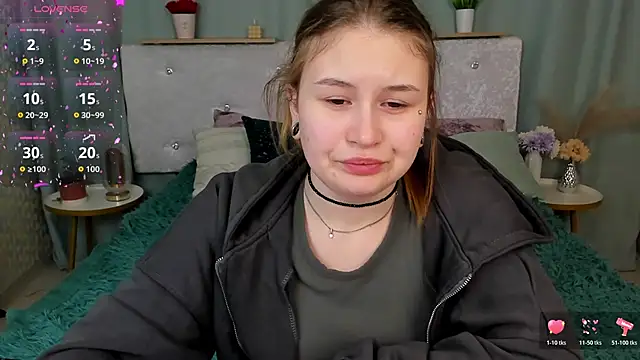 Snapshot of MilanaXHoney chatting on February 23, 1:03 am MilanaXHoney online show from February 23, 1:03 am