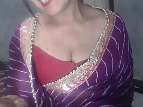 Snapshot of Hotronita123 chatting on February 4, 5:13 am Hotronita123 online show from February 4, 5:13 am