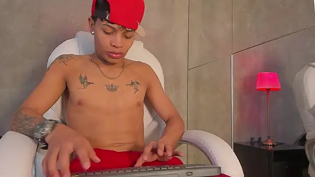 Snapshot of Renzo_Dogan chatting on December 1, 3:00 am Renzo Dogan online show from December 1, 3:00 am