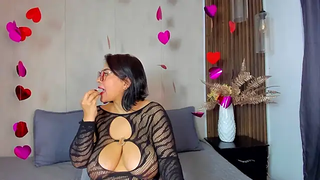 Snapshot of Meggan_Moree chatting on February 26, 6:29 pm Meggan Moree online show from February 26, 6:29 pm