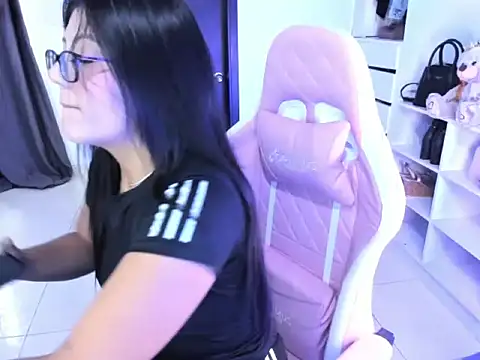 Snapshot of cristina697 chatting on March 30, 7:48 pm cristina697 online show from March 30, 7:48 pm