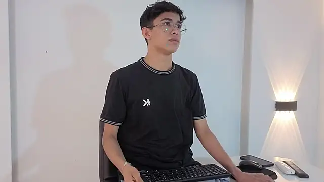 CharmingJeremy  online show from December 1, 12:21 pm