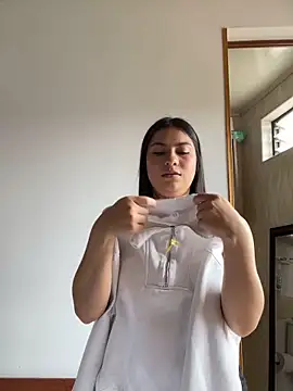 Snapshot of camilita_1820 chatting on March 6, 5:53 pm camilita 1820 online show from March 6, 5:53 pm
