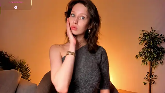 LachelleFrommer online show from March 3, 2:28 am