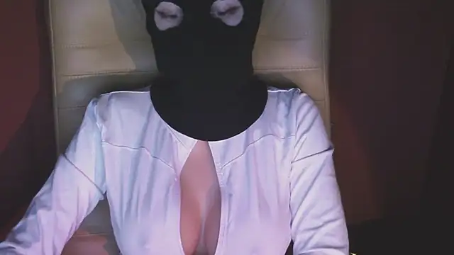 whatawoman online show from December 1, 7:41 pm