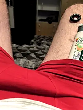 Snapshot of hornymilk87 chatting on December 1, 6:57 pm hornymilk87 online show from December 1, 6:57 pm