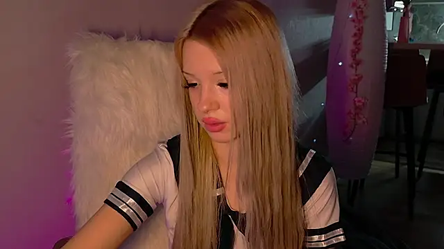 lana parker online show from December 15, 1:15 pm