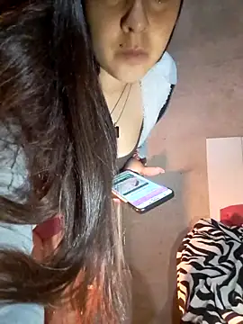 Snapshot of Estefanny_Lolyy chatting on March 22, 3:54 am Estefanny Lolyy online show from March 22, 3:54 am