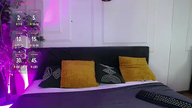 RavenFoxxy online show from March 26, 6:41 am