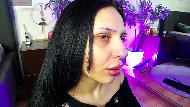 RavenFoxxy online show from April 9, 5:18 am