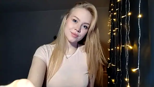 Snapshot of LunaPeony chatting on January 19, 9:35 am LunaPeony online show from January 19, 9:35 am