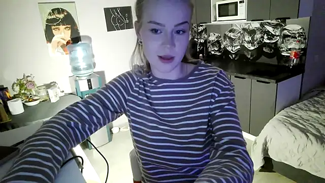 Snapshot of LunaPeony chatting on February 2, 6:17 pm LunaPeony online show from February 2, 6:17 pm