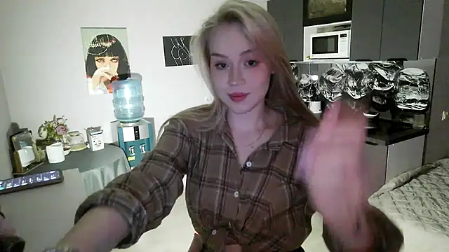 Snapshot of LunaPeony chatting on February 4, 4:46 pm LunaPeony online show from February 4, 4:46 pm