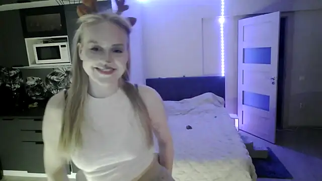 Snapshot of LunaPeony chatting on February 22, 2:26 pm LunaPeony online show from February 22, 2:26 pm