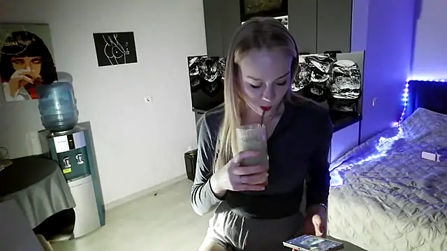 Snapshot of LunaPeony chatting on February 26, 4:06 pm LunaPeony online show from February 26, 4:06 pm