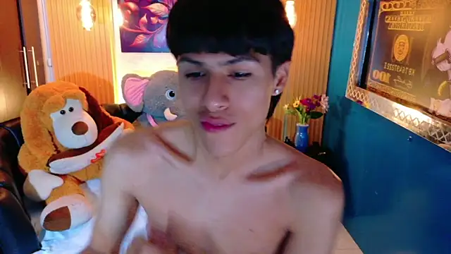 StormLuxX online show from April 8, 12:05 pm