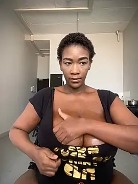 Snapshot of GiantClithpee chatting on February 28, 8:31 am GiantClithpee online show from February 28, 8:31 am