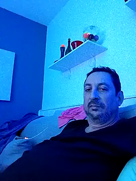 Snapshot of FocussedFreckle chatting on December 3, 12:29 am FocussedFreckle online show from December 3, 12:29 am