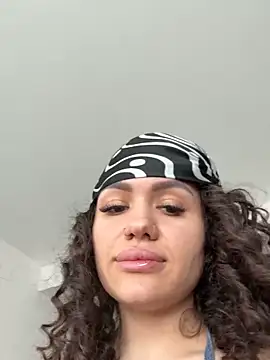 SiennaLuxexx online show from March 9, 1:15 pm