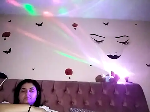 Snapshot of gini92 chatting on December 3, 7:23 pm gini92 online show from December 3, 7:23 pm