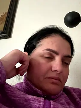 Snapshot of gini92 chatting on January 13, 12:32 pm gini92 online show from January 13, 12:32 pm