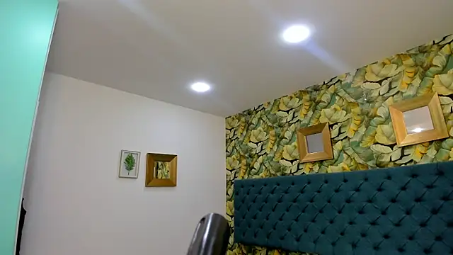 Snapshot of SammyBlassio chatting on December 17, 1:28 pm SammyBlassio online show from December 17, 1:28 pm