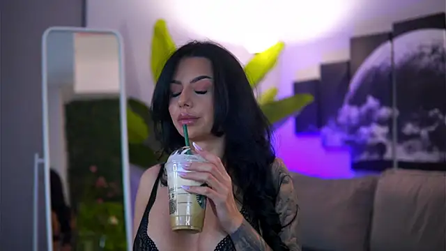 Snapshot of Ivy_Trix chatting on February 4, 7:09 pm Ivy Trix online show from February 4, 7:09 pm