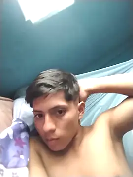 Snapshot of Manuelp0203 chatting on March 6, 8:27 pm Manuelp0203 online show from March 6, 8:27 pm