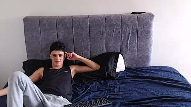 Snapshot of hottie_couplee chatting on May 20, 10:05 pm hottie couplee online show from May 20, 10:05 pm