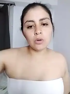 latina prohibida online show from February 15, 1:35 am