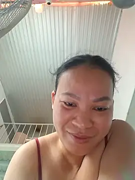 felicity chloe online show from April 9, 8:42 am