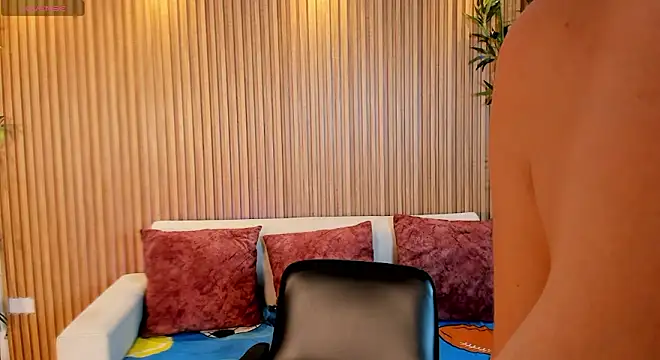 TiffanyHoustton online show from February 18, 11:50 am