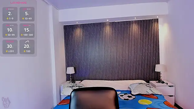 TiffanyHoustton online show from March 25, 12:00 pm