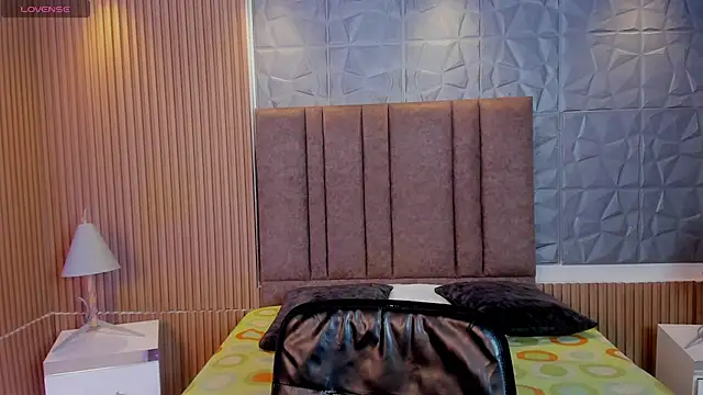 TiffanyHoustton online show from April 7, 12:16 pm