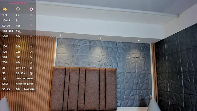 TiffanyHoustton online show from April 17, 12:52 pm