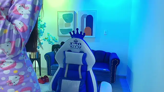 Nicole sounders online show from February 4, 11:38 am