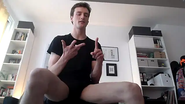 Snapshot of MindlyXXX chatting on October 16, 12:06 pm MindlyXXX online show from October 16, 12:06 pm