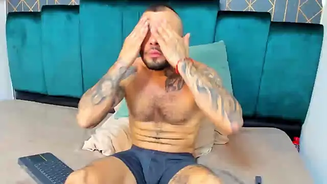 Snapshot of lucky_smith1 chatting on December 16, 5:40 pm lucky smith1 online show from December 16, 5:40 pm