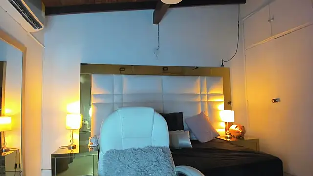 Zoei Moon online show from June 3, 6:57 pm